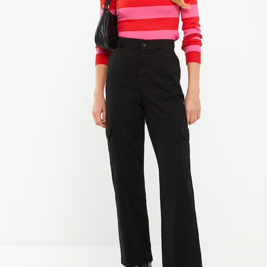 Pantaloni LC WAIKIKI în stil cargo, simpli, dar de efect, cu talie înaltă. Se potrivesc de minune cu o pereche de încălțăminte cu toc 