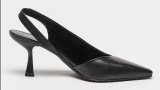Pantofi simpli, negri, dar eleganți și de efect, cu tăieturi asimetrice, model slingback