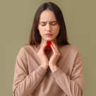 Ai gâtul iritat? Iată alimentele pe care trebuie să le eviți dacă ești răcit sau gripat!