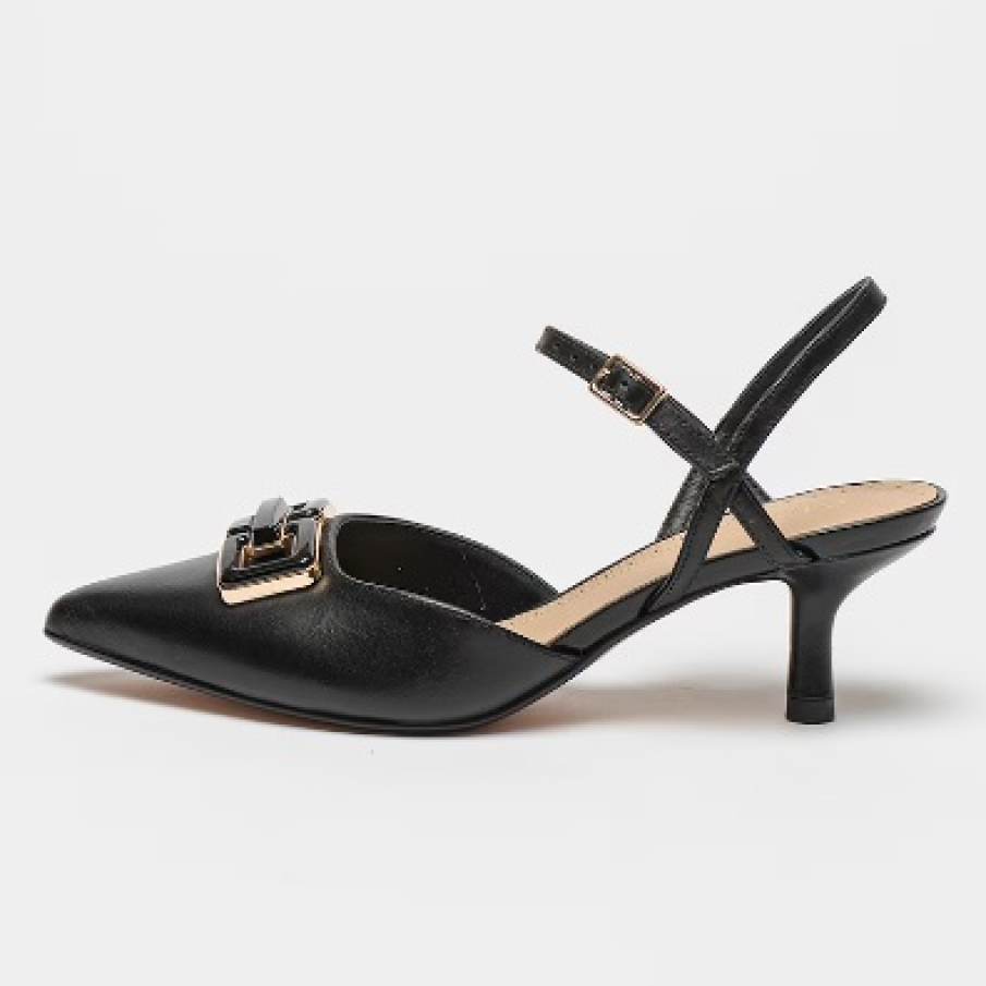 Pantofi slingback de piele cu vârf ascuțit de la Clarks. Au o notă de eleganță datorită aplicației frontale de efect 