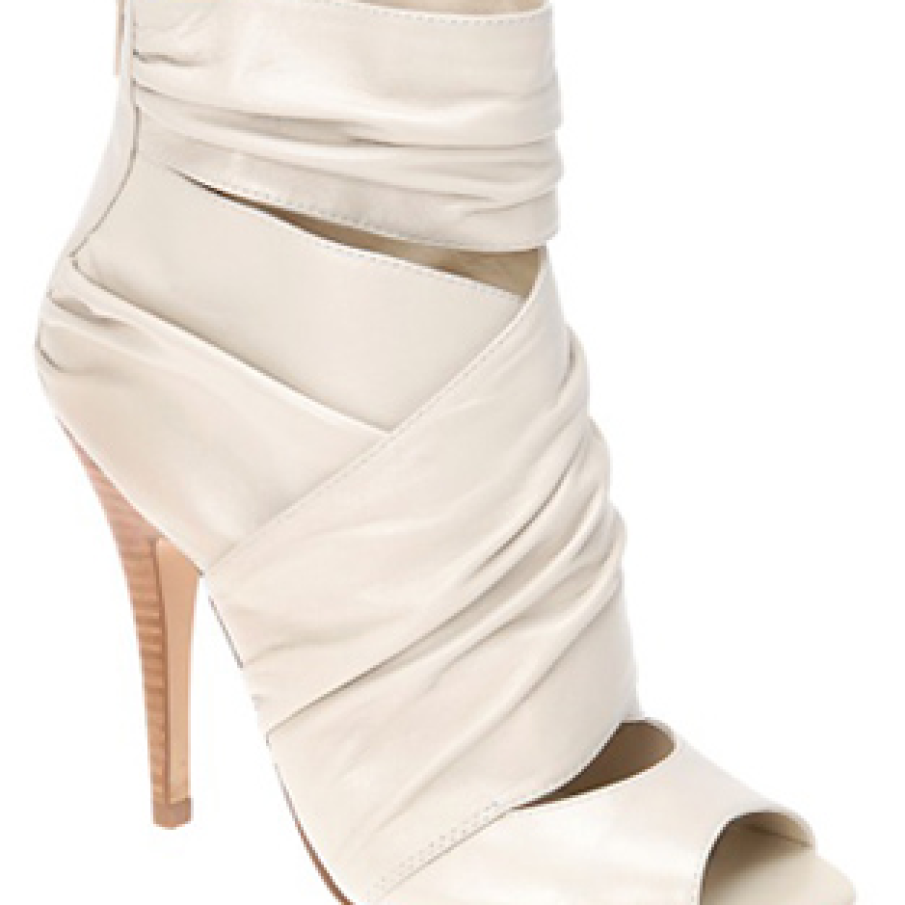 Pantofi bej decupati 