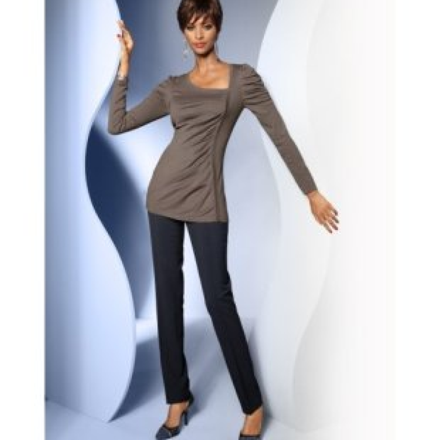 Pantaloni cu o croiala clasica