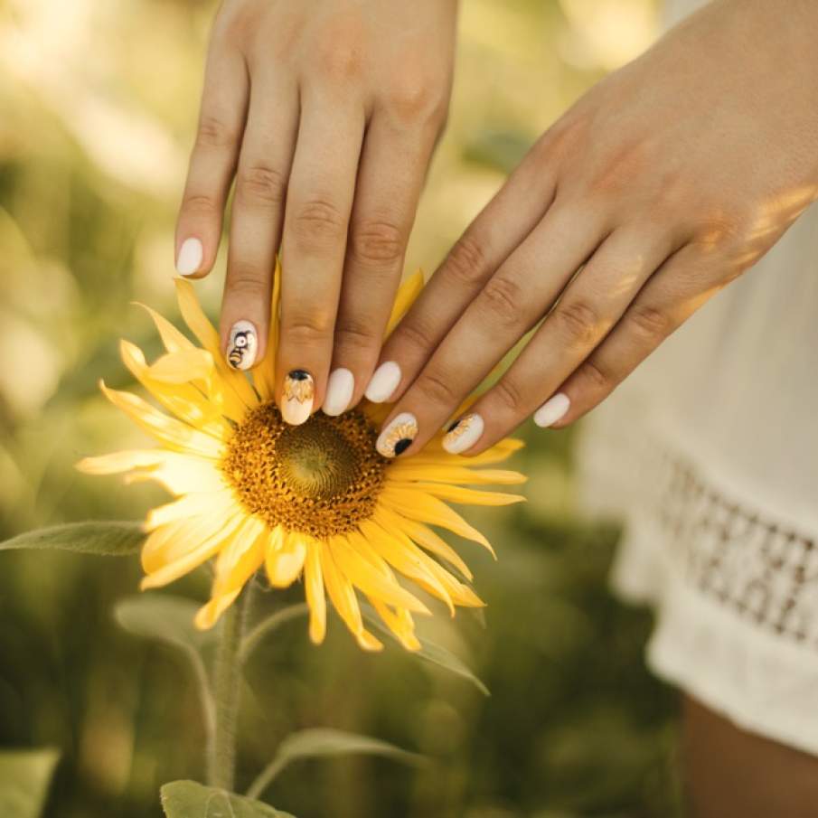 Manichiură ”floarea soarelui” inspirată de natura vara