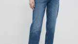Jeanși din colecția Guess cu fason tapered high cu talie înaltă, decorați cu paiete în dreptul buzunarelor 