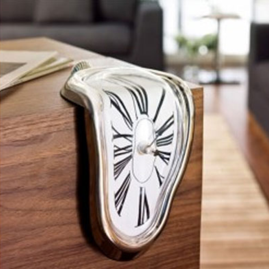 Cadouri inedite de Mos Nicolae: Ceas DALI - timpul se topeste 