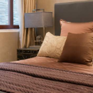 5 cuverturi de dormitor: imprimeuri deosebite pentru seri liniștite 