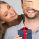 Cadouri de Dragobete pentru el: idei cu stil pentru bărbatul special