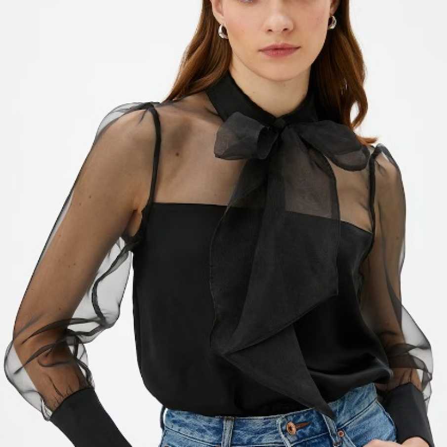 Cămașă neagră cu fundă din panglici și segmente transparente din șifon de la KOTON