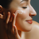 Dermatolog: ”În sezonul rece, hidratarea nu mai este doar o rutină opțională”. De ce nu trebuie să ignori pielea uscată