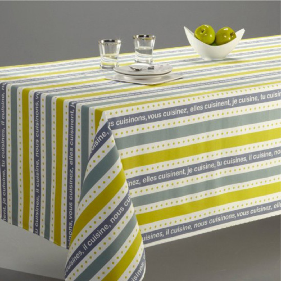 Fata de masa in dungi