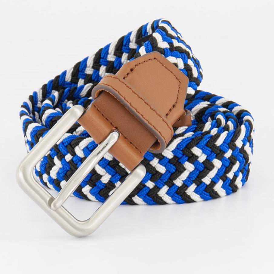 Curea tip colorblock, cu aspect țesut, confecționată din material textil și piele. Iese în evidență albastrul tare, royal. 