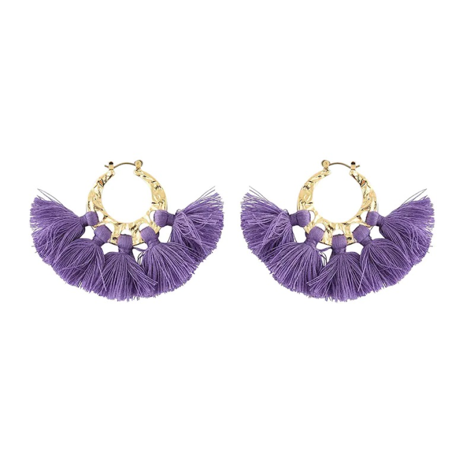 Cercei aurii Pieces, având canafi decorativi ampli în nuanță de violet intens pentru un efect wow 