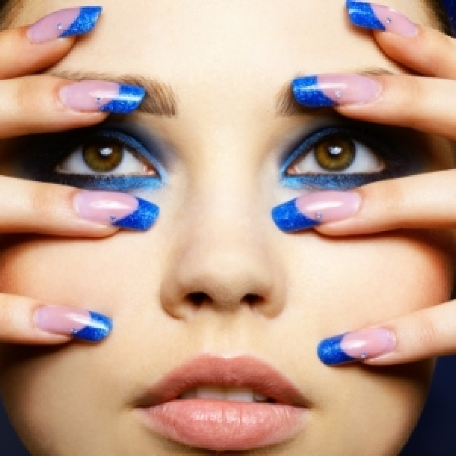 Glam in varf de unghii