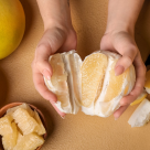 Pomelo -cel mai mare dintre citrice. Beneficiile și caloriile unui fruct exotic bogat în vitamina C