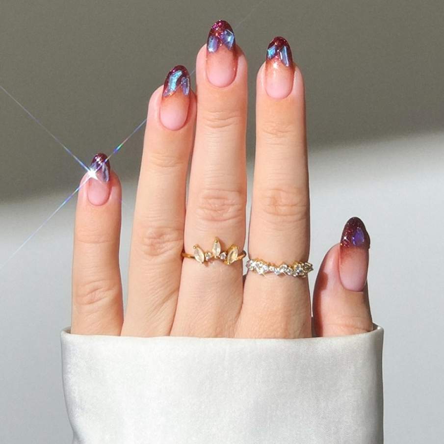 Modele de manichiură french cu accente luxoase și prețioase, în tendințe în 2025