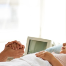 Este un DREPT LEGAL, nu un privilegiu: Copiii internati in spitale au nevoie de parintii lor