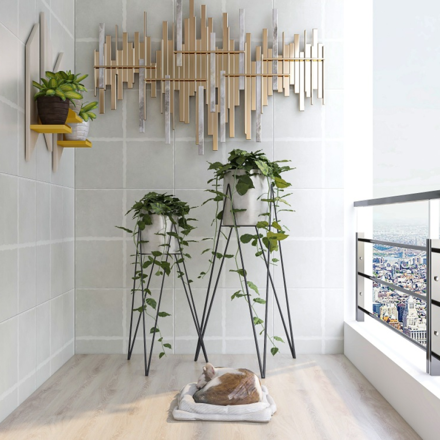 Look contemporan: Suporturi de perete cu ghivece si suporturi cu picioare asimetrice pentru ghivecele cu iedera