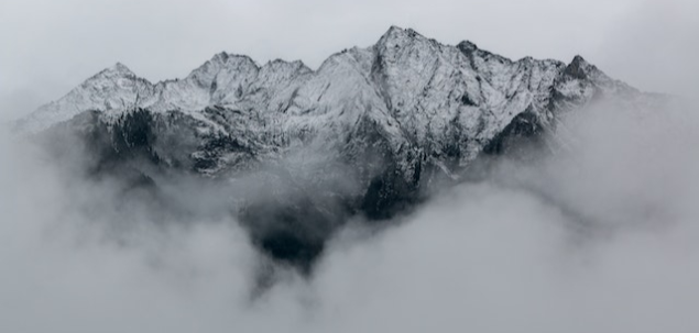 Muntele Everest este cel mai inalt de pe Glob.