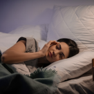 Te trezești noaptea cu acest simptom? Poate fi SEMNALUL tăcut al cancerului!