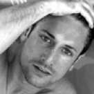 Femeile prefera barbatii nerasi, cu un look ravasit