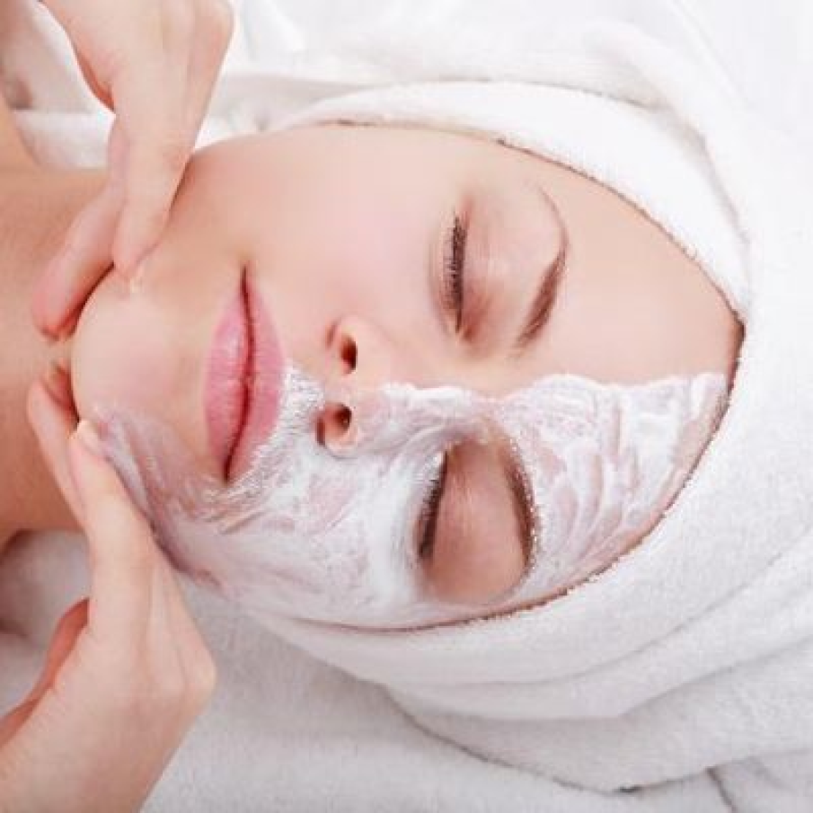 Produsele de curatare faciala micsoreaza porii