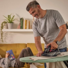 Studiu: românii calcă cu 24% mai multe haine față de perioada prepandemie