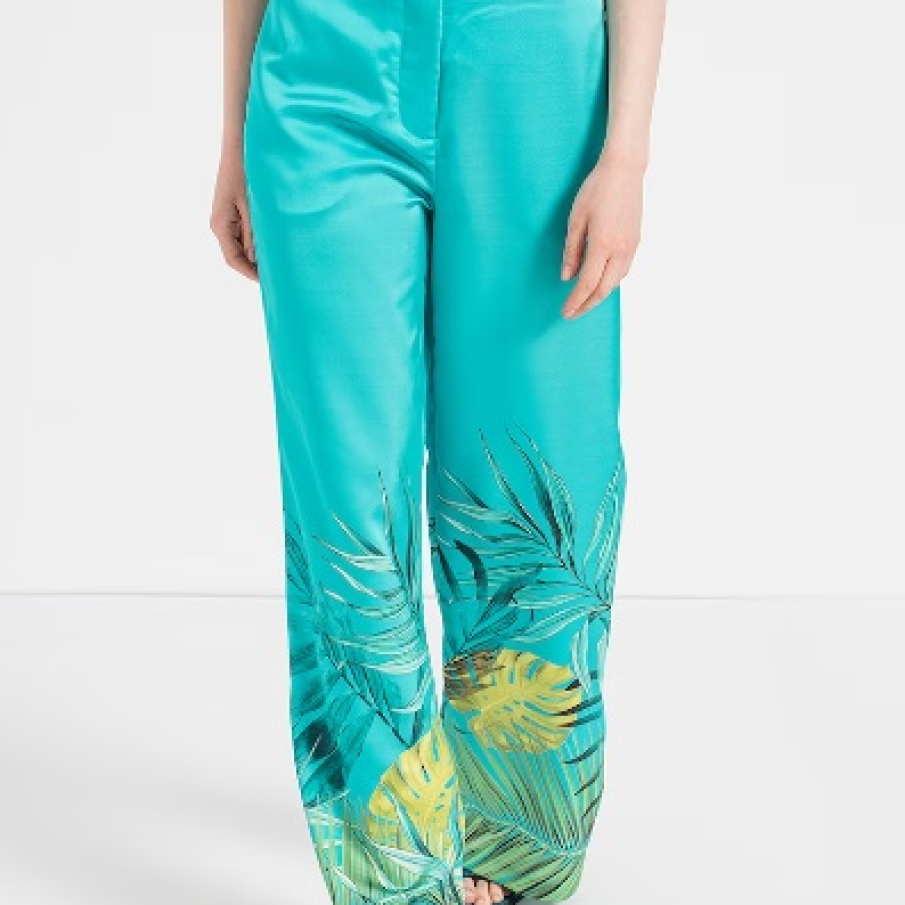 Pantaloni cu croială amplă și talie înaltă, care ies în evidență printr-un imprimeu vegetal colorat în partea inferioară 