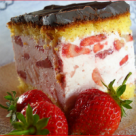 Prajitura cu iaurt si capsuni