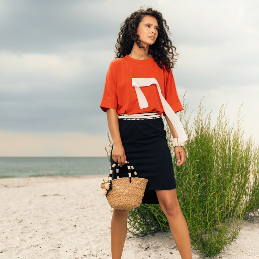 Fustă neagră asimetrică