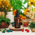 Tonice naturale pentru păr: regenerare, echilibru și revenire la ritmul interior