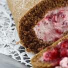 Pentru Marii si Marini: Tort cu piscoturi, crema de iaurt si piersici