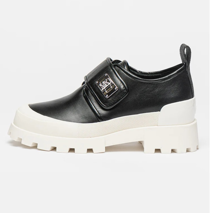 Pantofi loafer de piele Michael Kors cu inserții sintetice, într-o combinație inedită de alb și negru 
