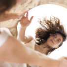 Ce poți face când complexele îți afectează stima de sine