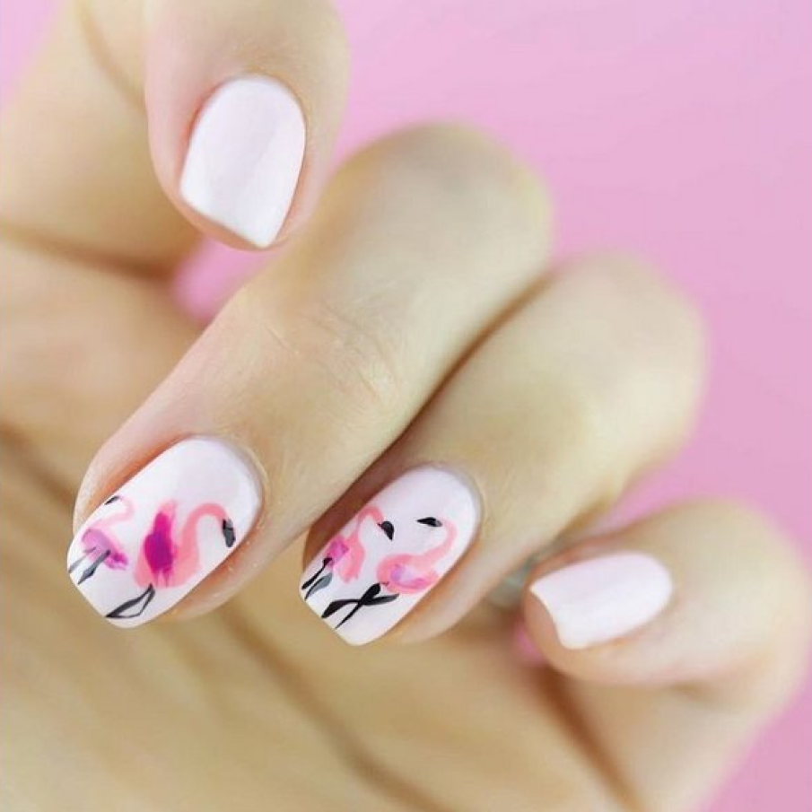 Flamingo pe unghii 