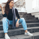 Top 10 modele de „blugi rupți” care cuceresc în orice anotimp