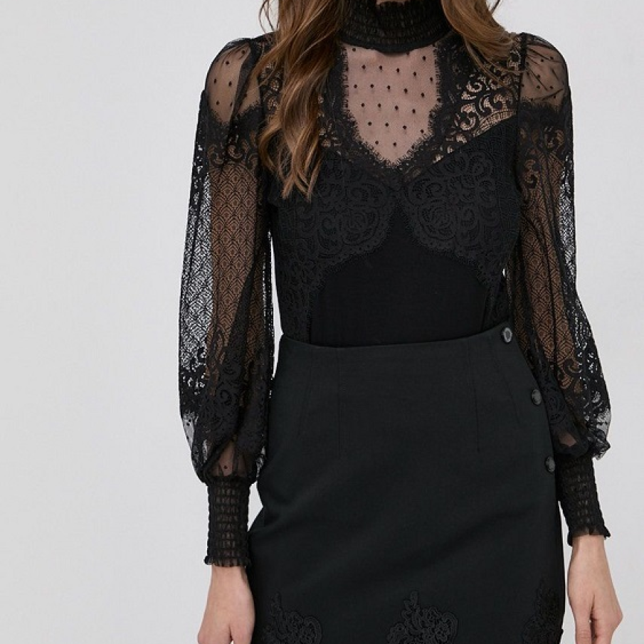 Bluză neagră semitransparentă, elegantă și deosebită, cu dantelă și inserturi decorative pentru un look ultrafeminin