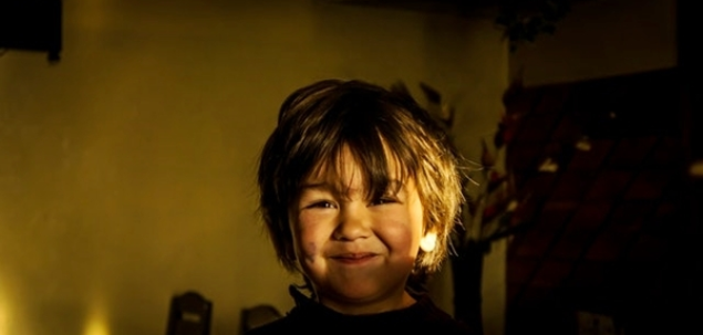 Un coleg are obrazul murdar de mancare. Cum procedezi?