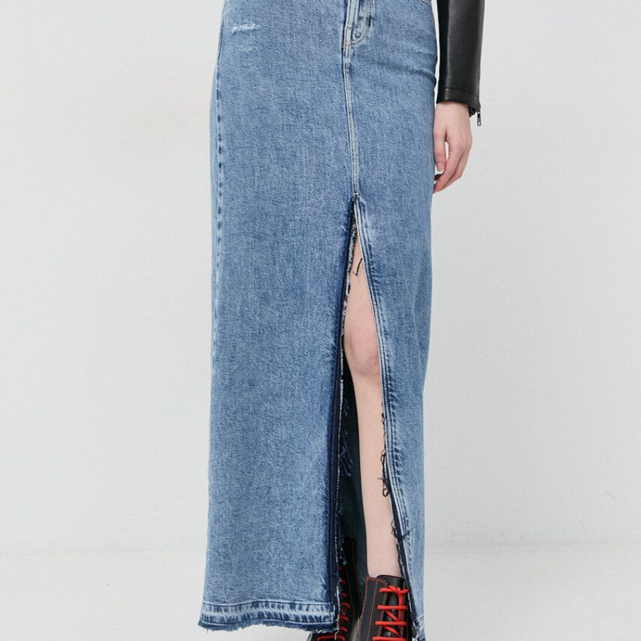 Fustă maxi din denim de la Guess, dreaptă, cu șliț în partea frontală a fustei 