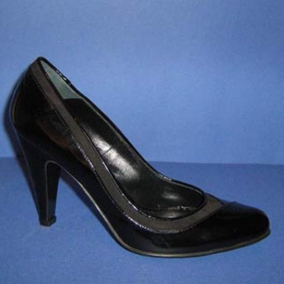 Pantofi din piele lacuita si intoarsa