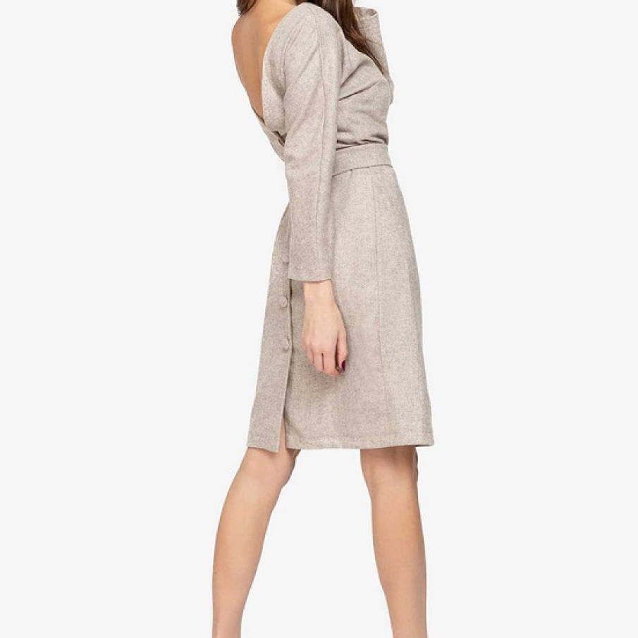 Rochie cu decolteu adânc pe spate (în V) și nasturi 