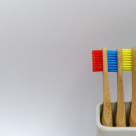 Periuță de dinți electrică sau manuală: care este mai bună?