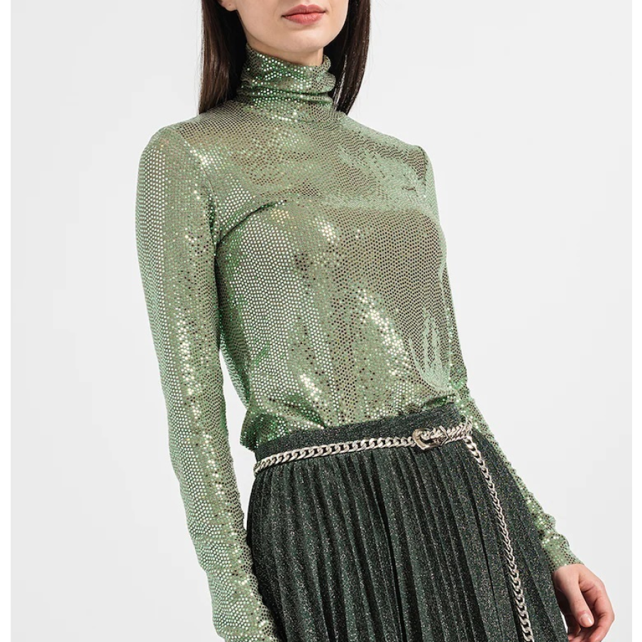 Bluză strălucitoare Max&Co, în nuanță de verde, ce poate fi purtată atât la o ținută casual smart, cât și la una elegantă