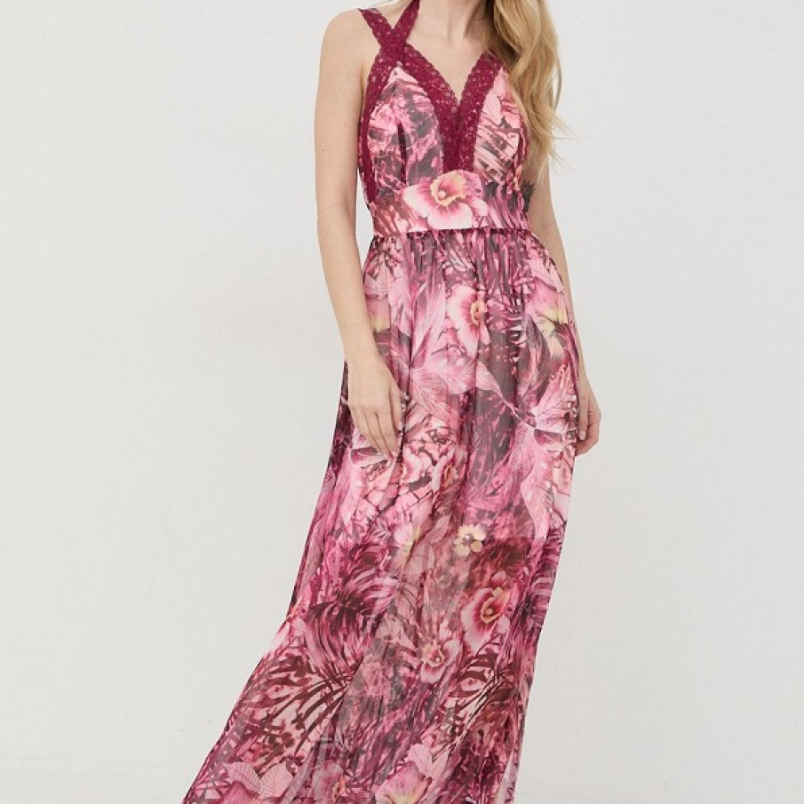 Rochie maxi de la Guess, cu imprimeu floral proeminent și bretele duble, decorative, care imită delicata dantelă. 