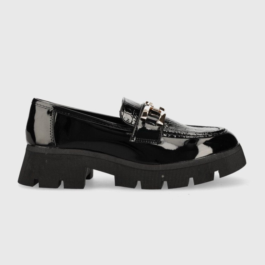 Pantofi stil loafers din imitație de piele neagră lăcuită. Au un detaliu auriu decorativ în față și platformă de 4 cm.