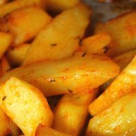 Reteta de post: Cartofi la cuptor cu boia, chimen si usturoi 