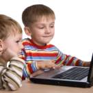 Cate ore petrec copiii nostri pe Internet? 