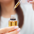 Uleiul de ricin - secretul natural pentru gene și sprâncene sănătoase