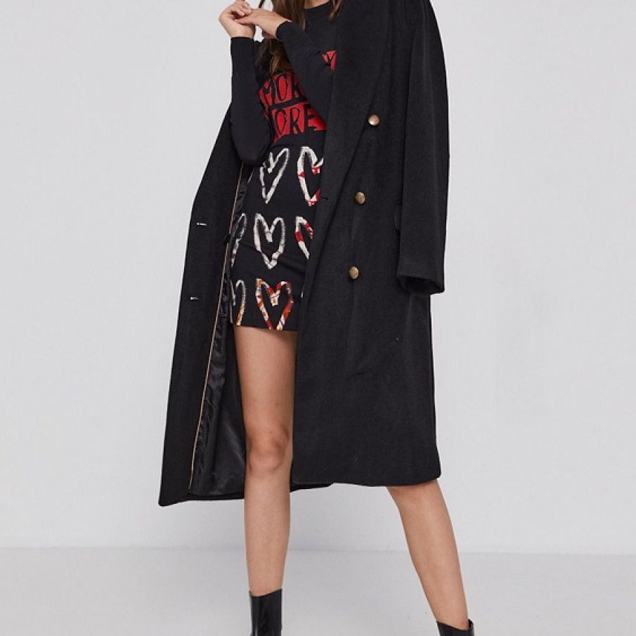 Fustă mini Desigual, cu imprimeu modern și tineresc tip inimă extra large. Fusta are în compoziție 97% bumbac.