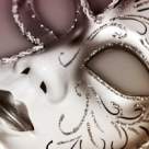 Femeia cu o mie de fete