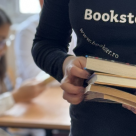 Fundația Îmi Pasă extinde programul „Bookster în Școli” în șase noi județe. Acces gratuit la cărți pentru peste 150.000 de elevi